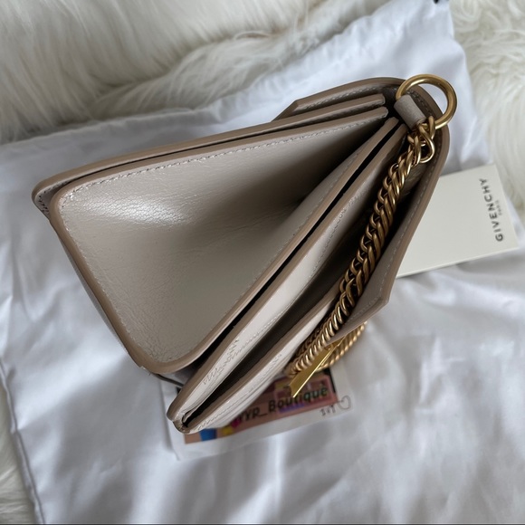 Givenchy Small GV3 Quilted Leather Bag - Picture 5 of 16